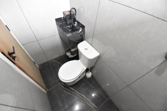 Banheiro  de casa para alugar com 2 quartos, 45m² em Águas Belas, São José dos Pinhais