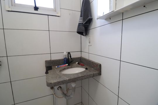 Banheiro Social de apartamento para alugar com 2 quartos, 49m² em Jardim Europa, Uberlândia