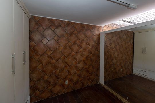 Closet / Quarto 2 de apartamento para alugar com 3 quartos, 120m² em Santo Antônio, Belo Horizonte