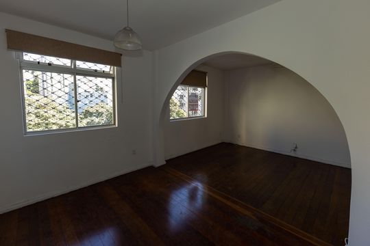 Sala 1  de apartamento para alugar com 3 quartos, 120m² em Santo Antônio, Belo Horizonte