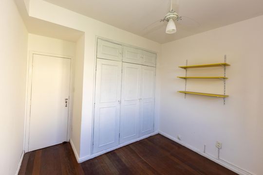 Quarto 1 de apartamento para alugar com 3 quartos, 120m² em Santo Antônio, Belo Horizonte