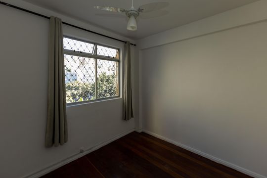Quarto 1 de apartamento para alugar com 3 quartos, 120m² em Santo Antônio, Belo Horizonte