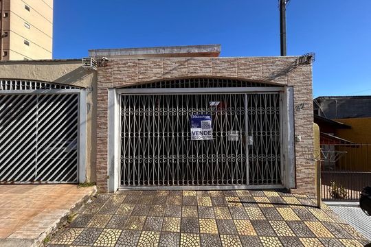 Fachada de casa à venda com 5 quartos, 201m² em Campo Grande, São Paulo