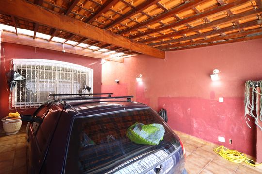 Garagem de casa à venda com 5 quartos, 201m² em Campo Grande, São Paulo