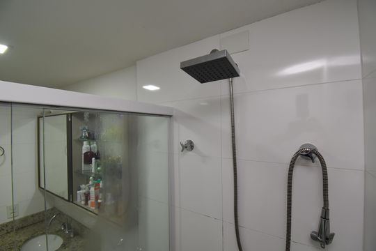 Banheiro da Suíte de apartamento à venda com 2 quartos, 69m² em Boa Vista, Curitiba