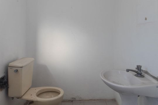 Banheiro 2 de casa à venda com 3 quartos, 216m² em Espírito Santo, Porto Alegre
