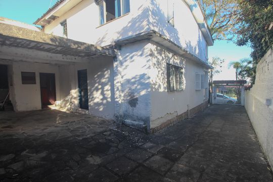 garagem quintal/area de serviço de casa à venda com 3 quartos, 216m² em Espírito Santo, Porto Alegre