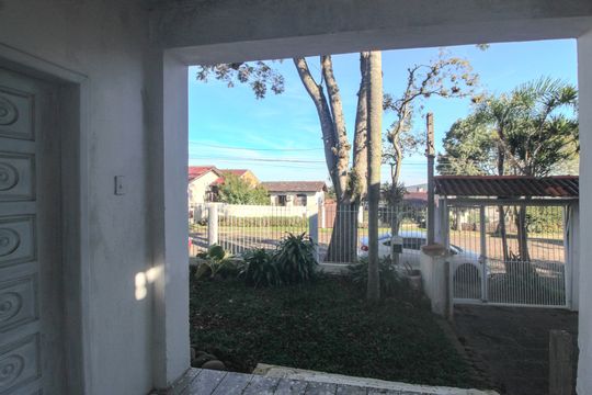 Vista de casa à venda com 3 quartos, 216m² em Espírito Santo, Porto Alegre