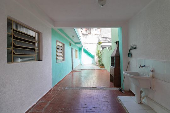 Área de Serviço de casa para alugar com 2 quartos, 90m² em Jardim das Oliveiras, São Paulo