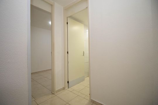 Corredor de apartamento para alugar com 2 quartos, 45m² em Paranoa, Brasília