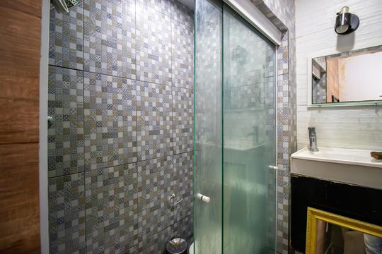 Banheiro da Suíte 1 de casa à venda com 4 quartos, 200m² em Vicente de Carvalho, Rio de Janeiro