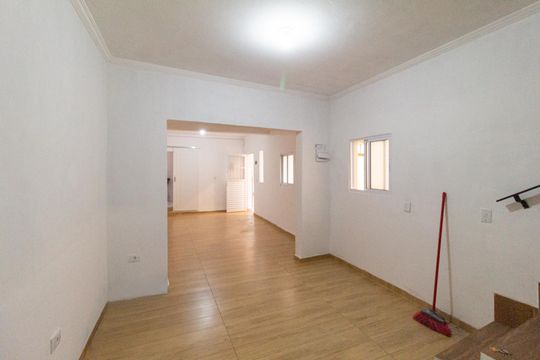 Sala de casa para alugar com 2 quartos, 171m² em Jardim Carapicuiba, Carapicuíba