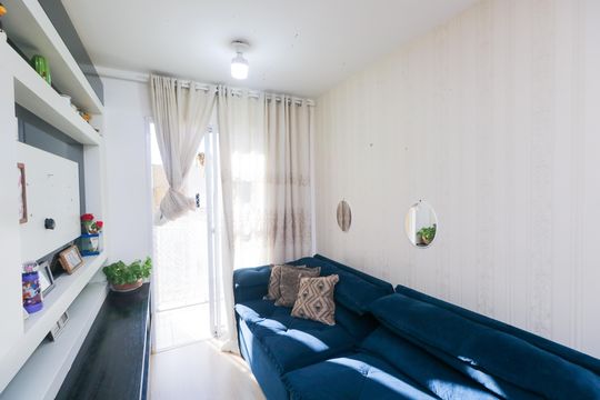 Sala de apartamento para alugar com 2 quartos, 45m² em Jardim Santa Cristina, Santo André