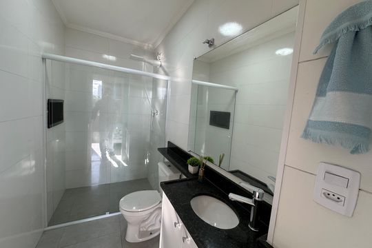 Banheiro da Suíte 3 de apartamento para alugar com 3 quartos, 103m² em Itararé, São Vicente