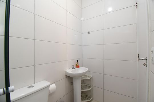 Banheiro de apartamento para alugar com 2 quartos, 48m² em Rio Pequeno, São José dos Pinhais