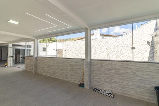 Garagem de casa para alugar com 3 quartos, 225m² em Realengo, Rio de Janeiro