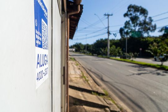 Placa de casa para alugar com 3 quartos, 211m² em Jardim Sorocabano, Sorocaba