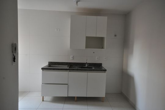 Cozinha de apartamento para alugar com 1 quarto, 33m² em Vila Constança, São Paulo