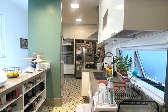 Cozinha de apartamento à venda com 3 quartos, 110m² em Copacabana, Rio de Janeiro