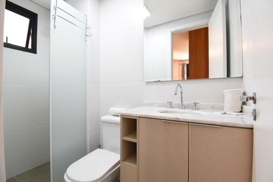 Banheiro do Studio de kitnet/studio para alugar com 1 quarto, 20m² em Centro Batel, Curitiba