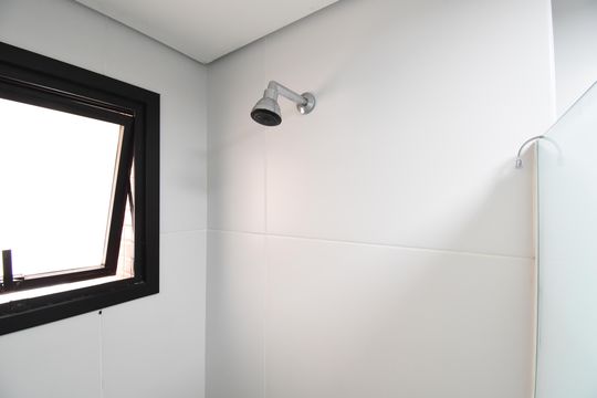 Banheiro do Studio de kitnet/studio para alugar com 1 quarto, 20m² em Centro Batel, Curitiba