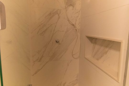 Banheiro de apartamento para alugar com 2 quartos, 80m² em Icaraí, Niterói