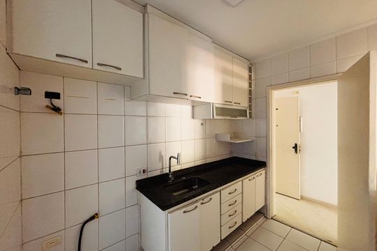 Cozinha de apartamento para alugar com 2 quartos, 60m² em Residencial Morada dos Lagos, Barueri