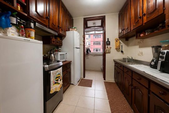 Cozinha de apartamento à venda com 2 quartos, 58m² em Humaitá, Porto Alegre