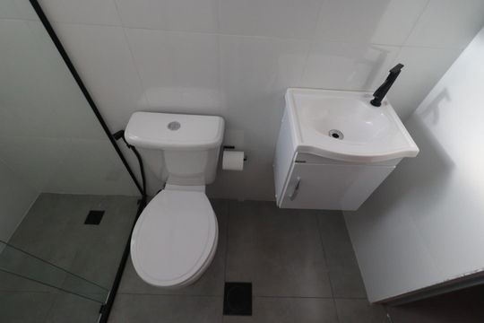 Banheiro de apartamento para alugar com 2 quartos, 60m² em Jardim Macedo, Ribeirão Preto