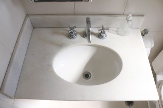 Banheiro de apartamento para alugar com 2 quartos, 58m² em Barra Funda, São Paulo