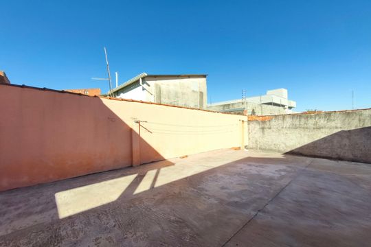 Quintal de casa à venda com 2 quartos, 103m² em Vila Aeroporto, Campinas
