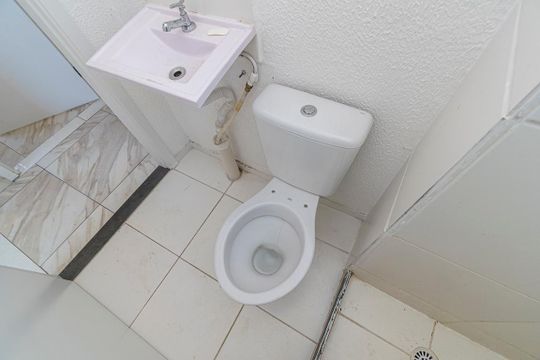 Banheiro de apartamento para alugar com 2 quartos, 40m² em Brás de Pina, Rio de Janeiro