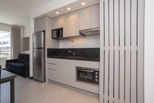 Cozinha de kitnet/studio para alugar com 1 quarto, 38m² em Jardim Europa, Porto Alegre