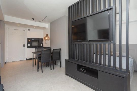 Sala  de kitnet/studio para alugar com 1 quarto, 38m² em Jardim Europa, Porto Alegre