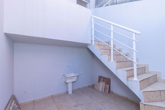 Casa à venda com 2 quartos, 73m² em Vila Yara, São Paulo