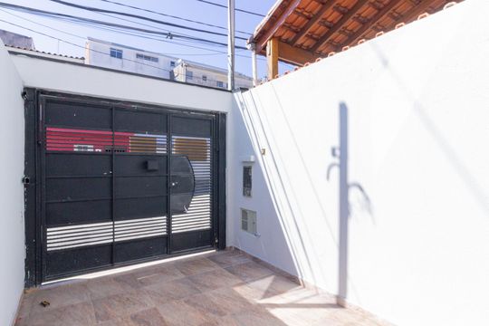 Casa à venda com 2 quartos, 73m² em Vila Yara, São Paulo