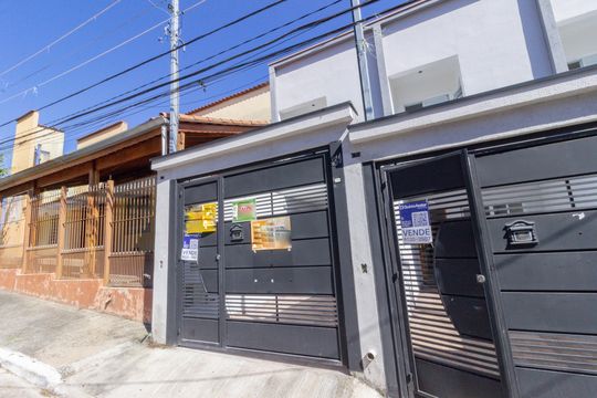 Casa à venda com 2 quartos, 73m² em Vila Yara, São Paulo