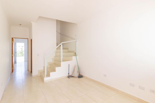 Casa à venda com 2 quartos, 73m² em Vila Yara, São Paulo