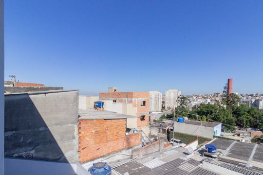 Vista Quarto 1 de casa à venda com 2 quartos, 73m² em Vila Yara, São Paulo