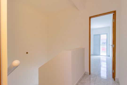 Corredor Superior de casa à venda com 2 quartos, 73m² em Vila Yara, São Paulo