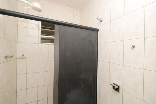 Banheiro de casa para alugar com 1 quarto, 72m² em Parque João Ramalho, Santo André
