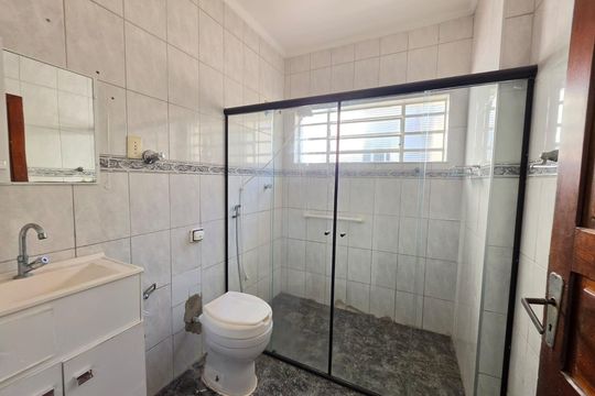 Banheiro de casa à venda com 3 quartos, 128m² em Jardim Aurélia, Campinas