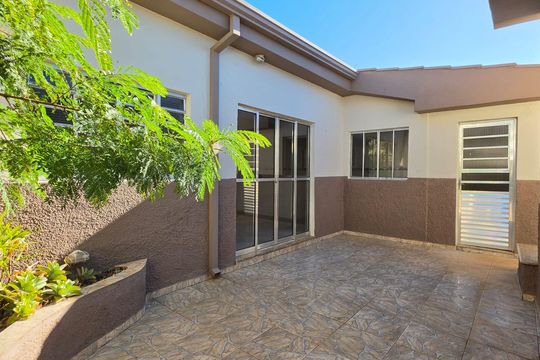 Área externa de casa à venda com 3 quartos, 128m² em Jardim Aurélia, Campinas