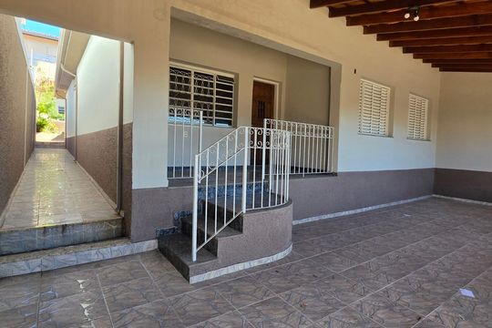 Área externa de casa à venda com 3 quartos, 128m² em Jardim Aurélia, Campinas