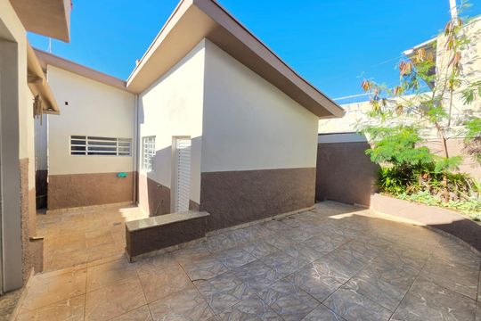Área externa de casa à venda com 3 quartos, 128m² em Jardim Aurélia, Campinas