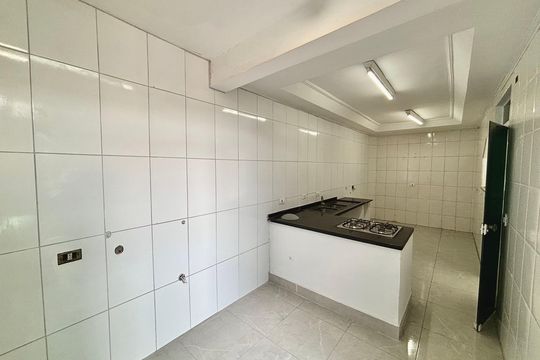 Cozinha de casa para alugar com 3 quartos, 100m² em Vila Domitila, São Paulo