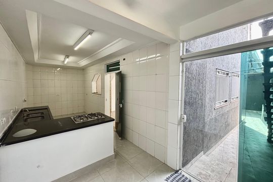Cozinha de casa à venda com 3 quartos, 100m² em Vila Domitila, São Paulo