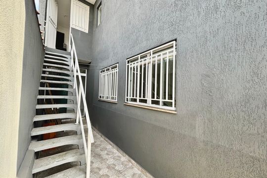 Quintal de casa à venda com 3 quartos, 100m² em Vila Domitila, São Paulo