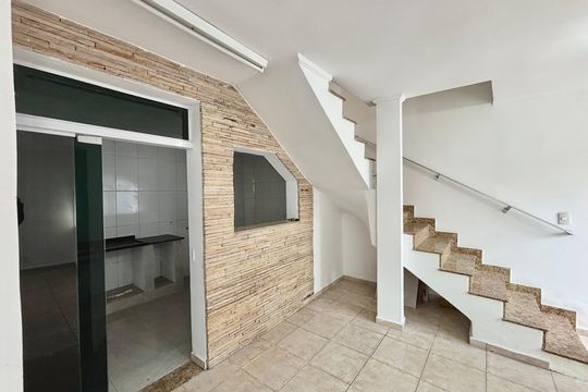 Sala de casa para alugar com 3 quartos, 100m² em Vila Domitila, São Paulo
