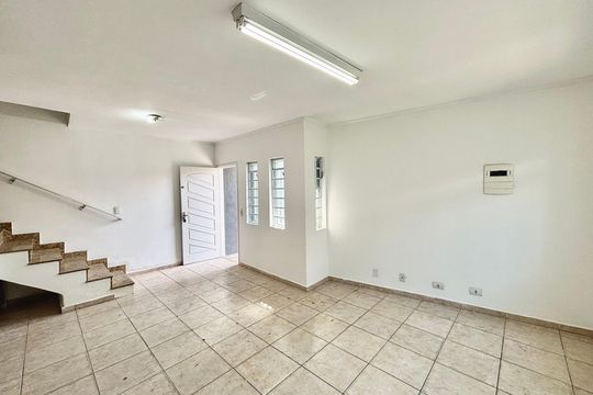 Sala de casa para alugar com 3 quartos, 100m² em Vila Domitila, São Paulo